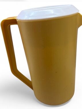 Rubbermaid Mustard Yellow and White Plastic Pitcher with Handle
